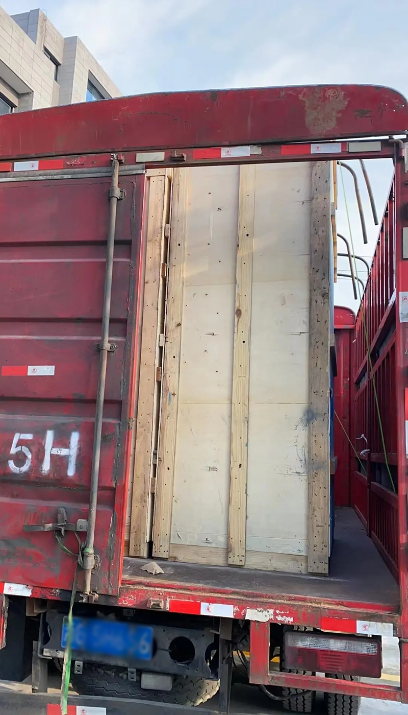 The factory successfully purchased dry bag isostatic press to improve factory efficiency